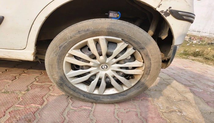 2015 Maruti Wagon R 1.0 LXI CNG, Petrol, Manual, 87,123 km, tyre