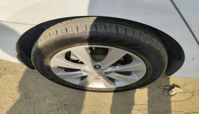 2013 Hyundai Verna FLUIDIC 1.6 VTVT SX, Petrol, Manual, 79,761 km, tyre