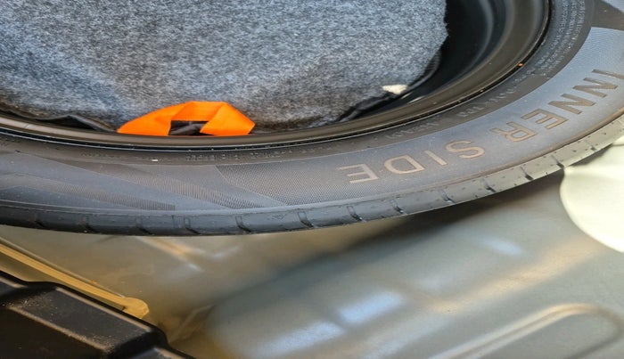 2023 Hyundai VENUE SX 1.5 CRDI, Diesel, Manual, 31,172 km, tyre