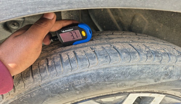 2023 Hyundai VENUE SX 1.5 CRDI, Diesel, Manual, 31,172 km, tyre