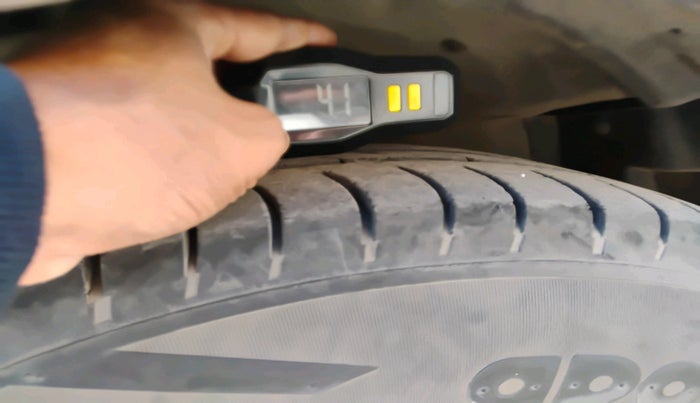 2011 Maruti Ritz ZXI, Petrol, Manual, 75,738 km, tyre