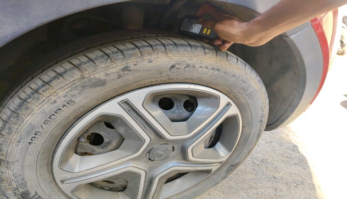 2017 Tata NEXON XT PETROL, Petrol, Manual, 22,717 km, tyre