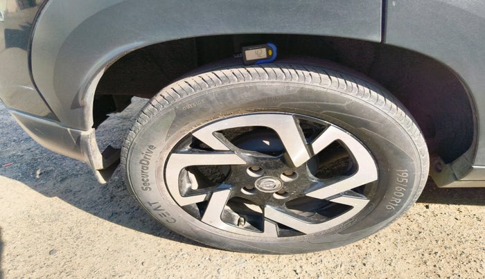 2023 Nissan MAGNITE XV PREMIUM, Petrol, Manual, 33,200 km, tyre