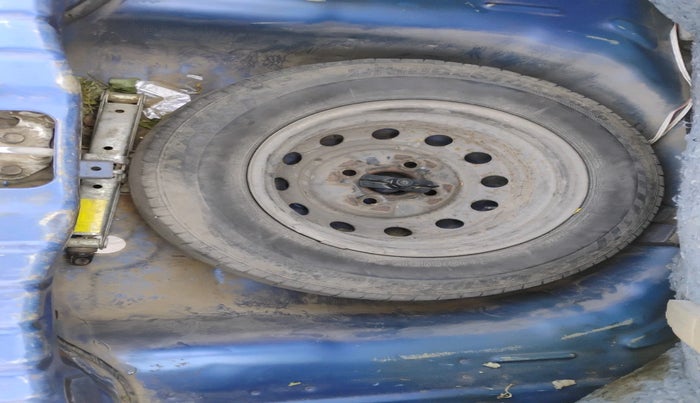 2014 Hyundai Eon ERA PLUS (O), Petrol, Manual, 1,46,731 km, tyre