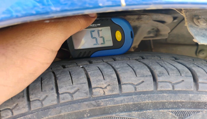 2014 Hyundai Eon ERA PLUS (O), Petrol, Manual, 1,46,731 km, tyre