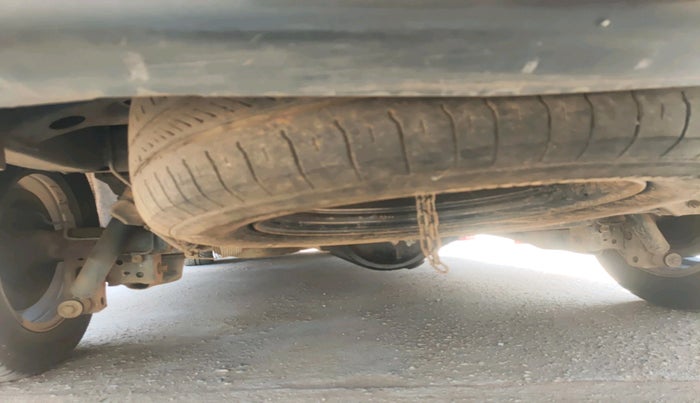 2011 Toyota Innova 2.5 G4 8 STR, Diesel, Manual, 3,15,583 km, tyre