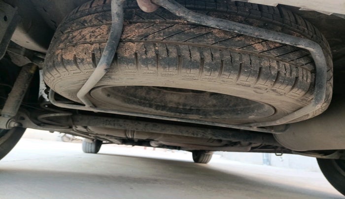 2013 Maruti Ertiga ZXI, Petrol, Manual, 1,43,464 km, tyre