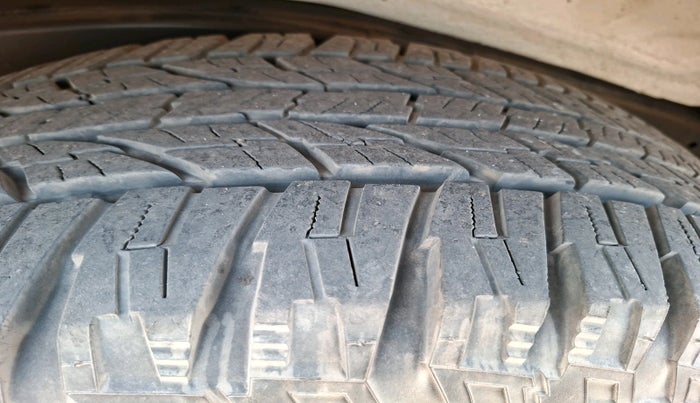 2011 Toyota Fortuner 3.0 4X4 MT, Diesel, Manual, 97,882 km, tyre