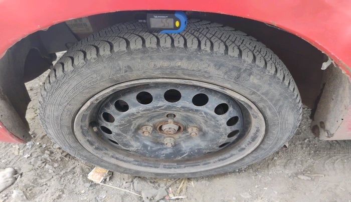 2014 Chevrolet Sail UVA 1.3 LS, Diesel, Manual, 1,61,216 km, tyre