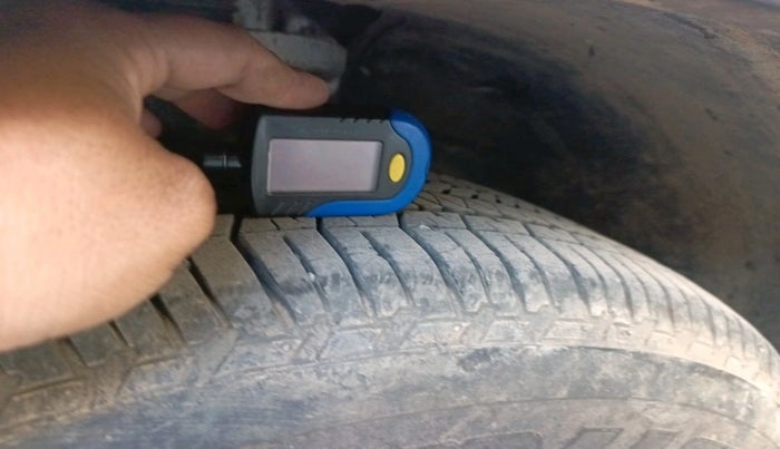 2014 Mahindra XUV500 W8, Diesel, Manual, 1,08,056 km, tyre