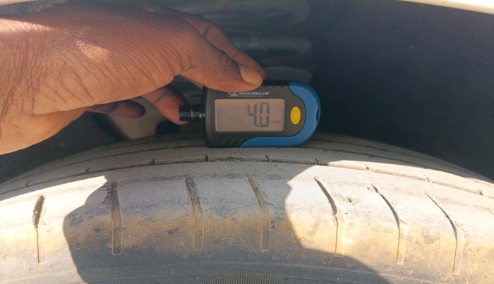 2010 Skoda Laura AMBIENTE 2.0 TDI CR MT, Diesel, Manual, 94,380 km, tyre