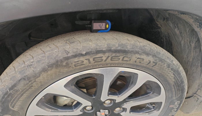 2022 Maruti Grand Vitara ALPHA SMART HYBRID DUAL TONE, Petrol, Manual, 63,984 km, tyre