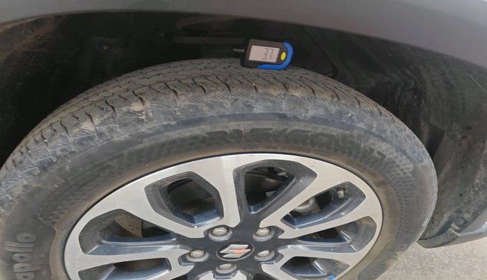 2022 Maruti Grand Vitara ALPHA SMART HYBRID DUAL TONE, Petrol, Manual, 63,984 km, tyre