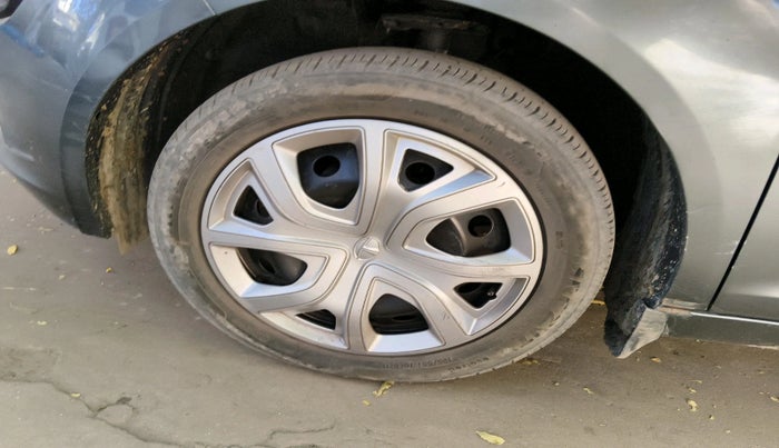 2022 Tata ALTROZ XM PLUS PETROL, Petrol, Manual, 40,610 km, tyre