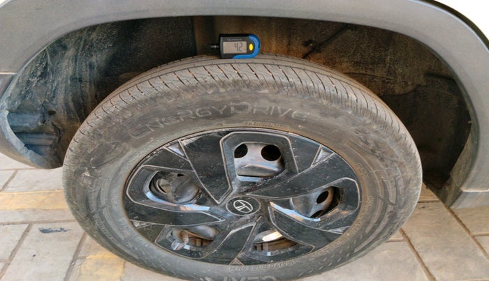 2024 Tata PUNCH ADVENTURE RHYTHM CNG MT, Petrol, Manual, 6,613 km, tyre