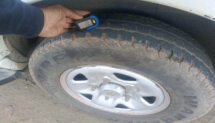 2014 Tata Safari Storme 2.2 EX 4X2, Diesel, Manual, 1,15,907 km, tyre