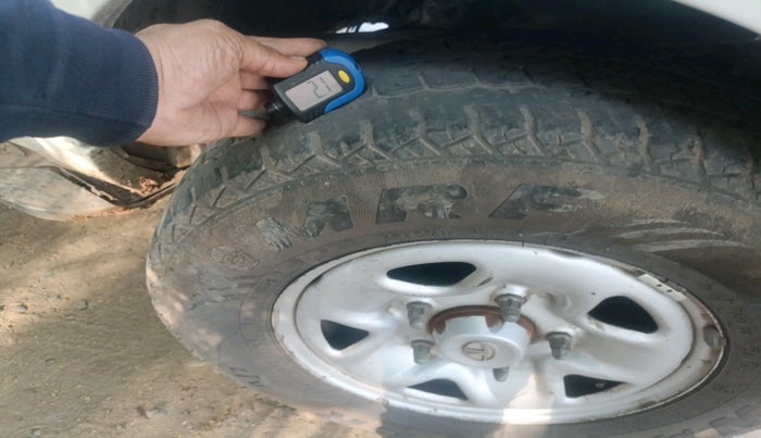 2014 Tata Safari Storme 2.2 EX 4X2, Diesel, Manual, 1,15,907 km, tyre