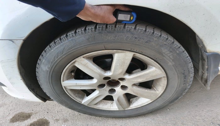 2011 Volkswagen Vento HIGHLINE 1.6 MPI, Petrol, Manual, 74,612 km, tyre