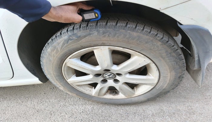 2011 Volkswagen Vento HIGHLINE 1.6 MPI, Petrol, Manual, 74,612 km, tyre