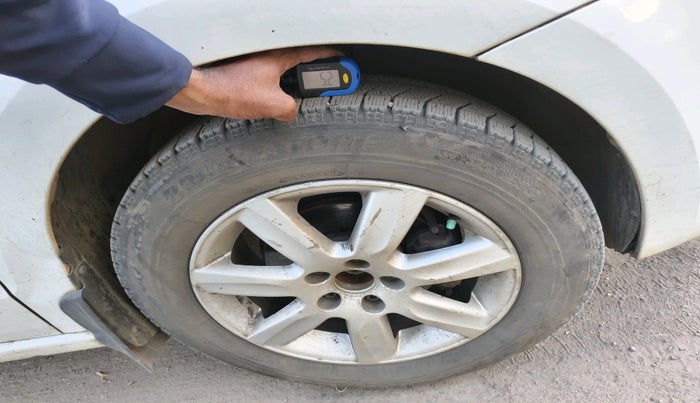 2011 Volkswagen Vento HIGHLINE 1.6 MPI, Petrol, Manual, 74,612 km, tyre