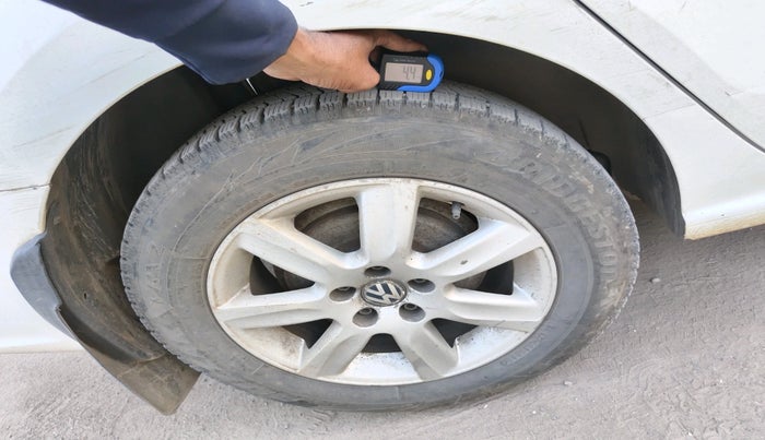 2011 Volkswagen Vento HIGHLINE 1.6 MPI, Petrol, Manual, 74,612 km, tyre