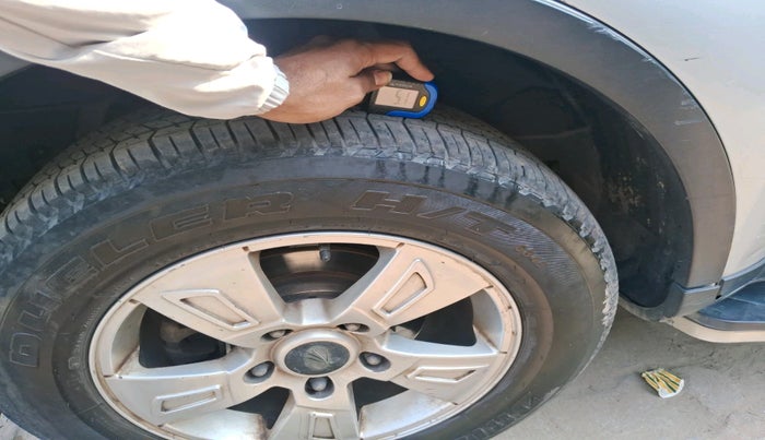 2015 Mahindra XUV500 W8, Diesel, Manual, 88,094 km, tyre