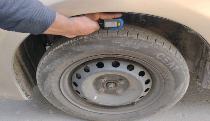 2016 Toyota Etios G, Petrol, Manual, 74,763 km, tyre