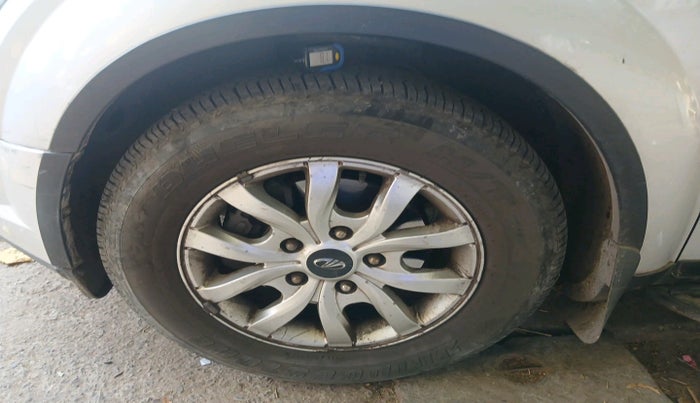 2017 Mahindra XUV500 W9 AT 1.99, Diesel, Automatic, 65,753 km, tyre