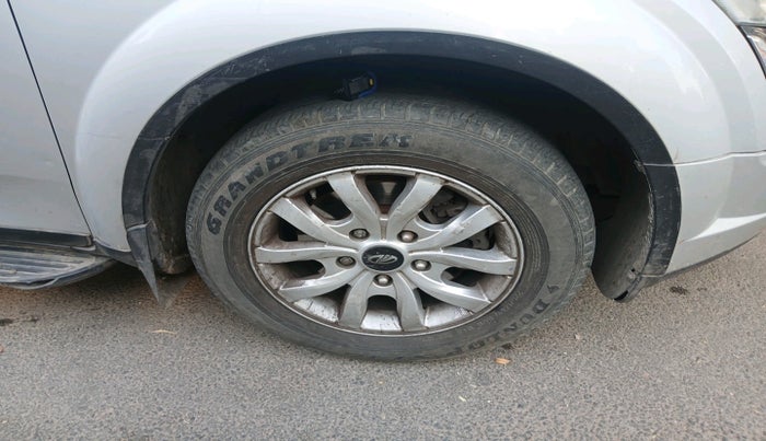 2017 Mahindra XUV500 W9 AT 1.99, Diesel, Automatic, 65,753 km, tyre