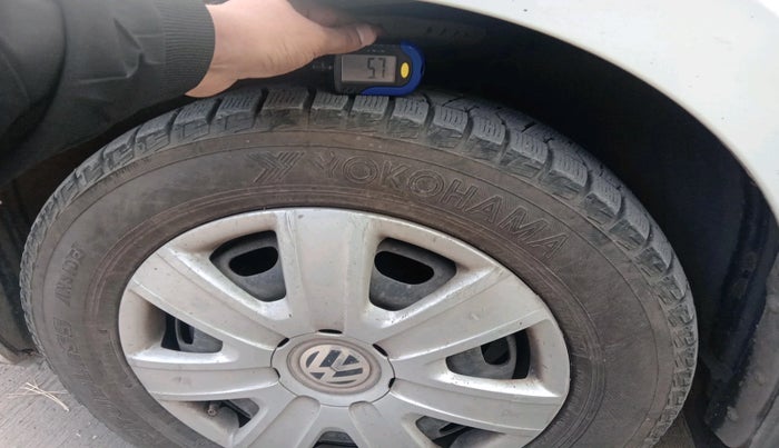 2011 Volkswagen Vento TRENDLINE 1.6, Petrol, Manual, 1,44,406 km, tyre