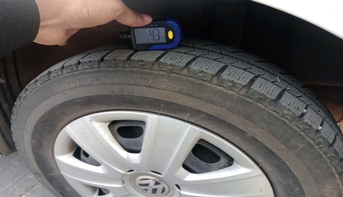 2011 Volkswagen Vento TRENDLINE 1.6, Petrol, Manual, 1,44,406 km, tyre