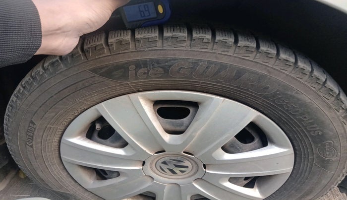 2011 Volkswagen Vento TRENDLINE 1.6, Petrol, Manual, 1,44,406 km, tyre