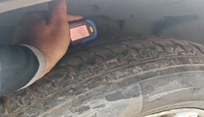 2015 Ssangyong Rexton RX 6, Diesel, Manual, 1,02,665 km, tyre