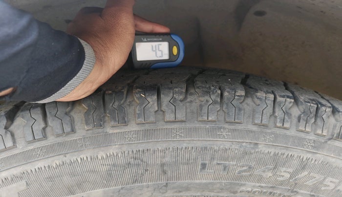 2015 Ssangyong Rexton RX 6, Diesel, Manual, 1,02,665 km, tyre