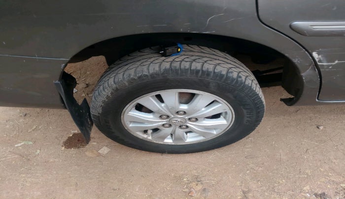 2011 Toyota Innova V 2.5 8 STR, Diesel, Manual, 19,418 km, tyre