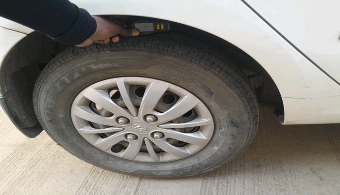 2013 Hyundai i10 MAGNA 1.2, Petrol, Manual, 60,045 km, tyre