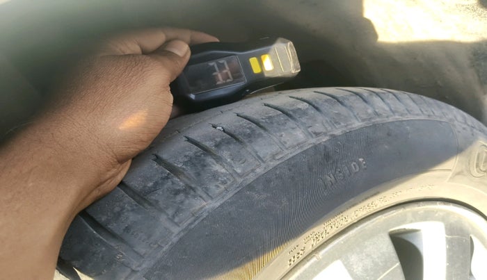 2011 Maruti Swift VDI, Diesel, Manual, 2,23,673 km, tyre