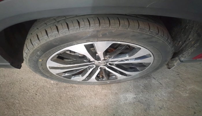 2021 MG HECTOR PLUS SHARP 1.5 PETROL TURBO HYBRID MT 6-STR, Petrol, Manual, 41,704 km, tyre