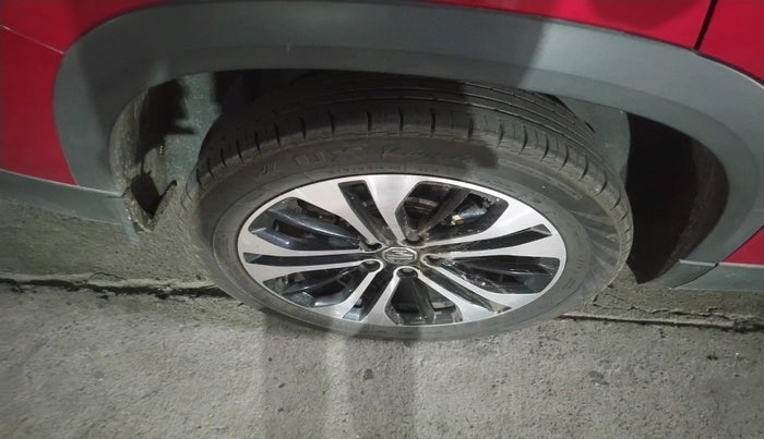 2021 MG HECTOR PLUS SHARP 1.5 PETROL TURBO HYBRID MT 6-STR, Petrol, Manual, 41,704 km, tyre