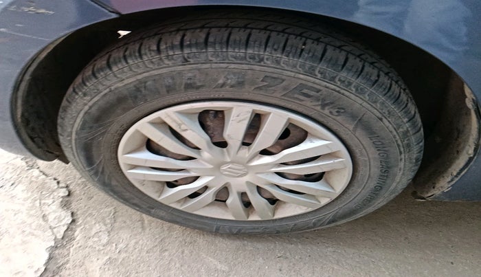 2017 Maruti Dzire VXI AMT, Petrol, Automatic, 86,051 km, tyre