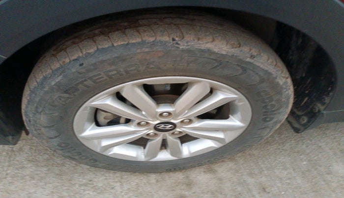 2016 Hyundai Creta SX PLUS 1.6 PETROL, Petrol, Manual, 52,742 km, tyre