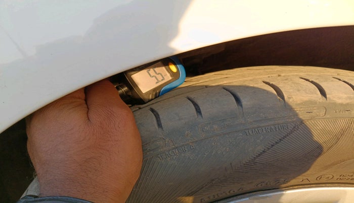 2015 Hyundai Grand i10 SPORTZ 1.1 CRDI, Diesel, Manual, 1,98,505 km, tyre