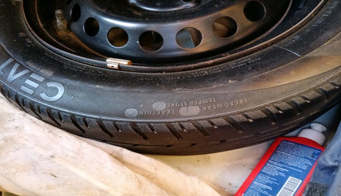 2015 Hyundai Grand i10 SPORTZ 1.1 CRDI, Diesel, Manual, 1,98,505 km, tyre