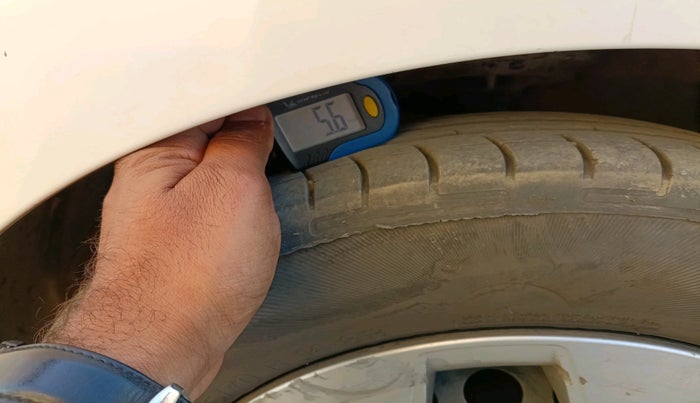 2015 Hyundai Grand i10 SPORTZ 1.1 CRDI, Diesel, Manual, 1,98,505 km, tyre