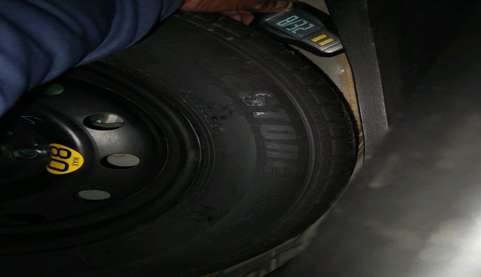 2016 Maruti Swift ZXI, Petrol, Manual, 54,955 km, tyre