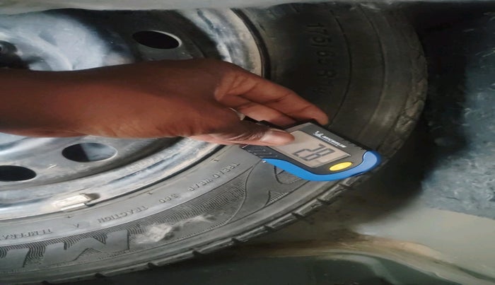 2014 Toyota Etios Liva G, Petrol, Manual, 57,352 km, tyre