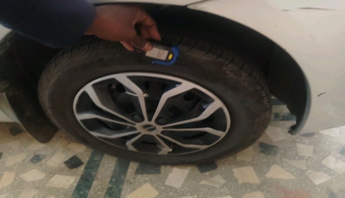 2014 Toyota Etios Liva G, Petrol, Manual, 57,352 km, tyre