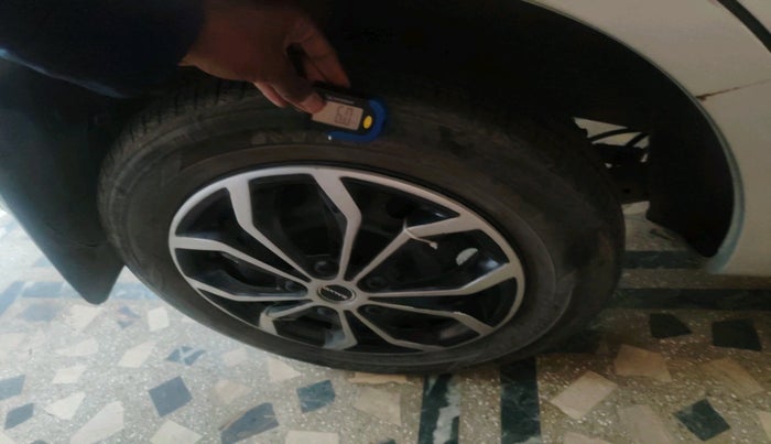 2014 Toyota Etios Liva G, Petrol, Manual, 57,352 km, tyre