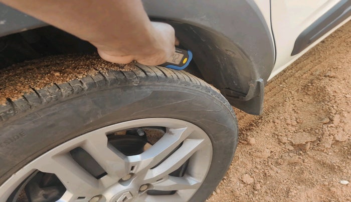 2022 Renault TRIBER RXZ DUAL TONE, Petrol, Manual, 32,857 km, tyre