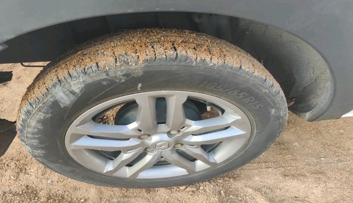 2022 Renault TRIBER RXZ DUAL TONE, Petrol, Manual, 32,857 km, tyre